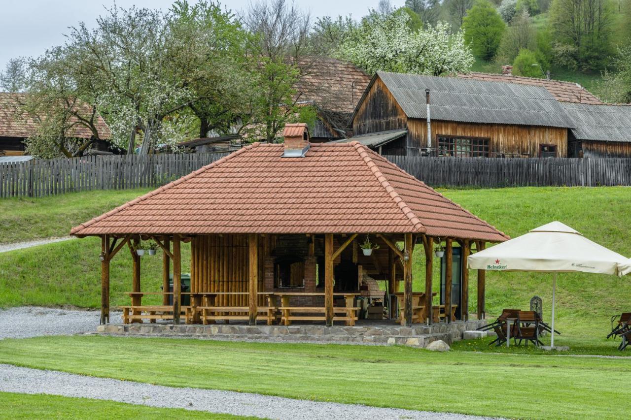 Biotour Camping & Restaurant Ghimes-Faget Exterior photo