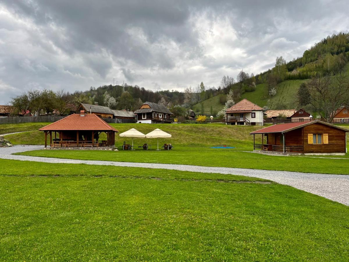 Biotour Camping & Restaurant Ghimes-Faget Exterior photo